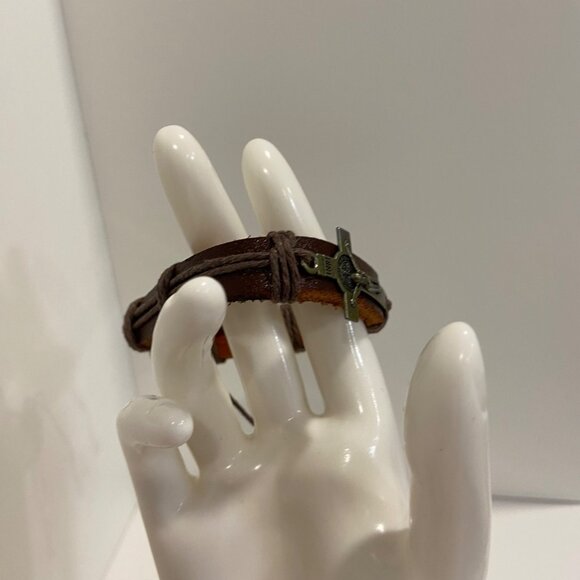 Brown Leather Christian Crucifix Bracelet With Adjustable Cord & Cross Char - Picture 6 of 8
